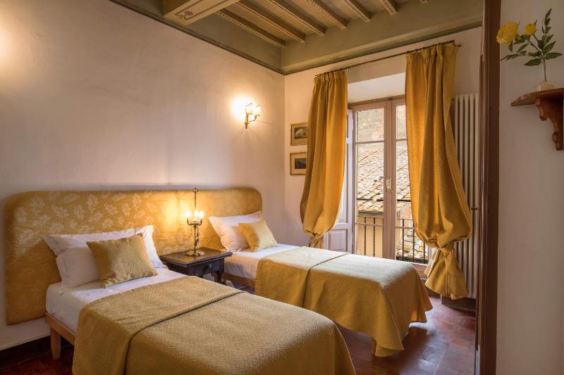 Standard Suite image 3
