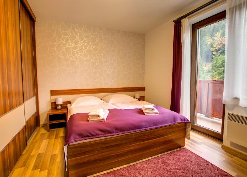 Deluxe Apartment with Balcony and Two Extra Beds image 2