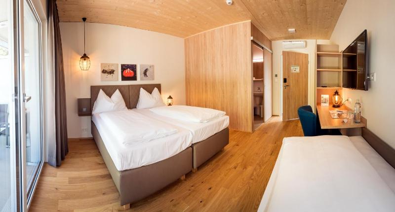Double Room with Balcony (2 Adults + 1 Child) image 1
