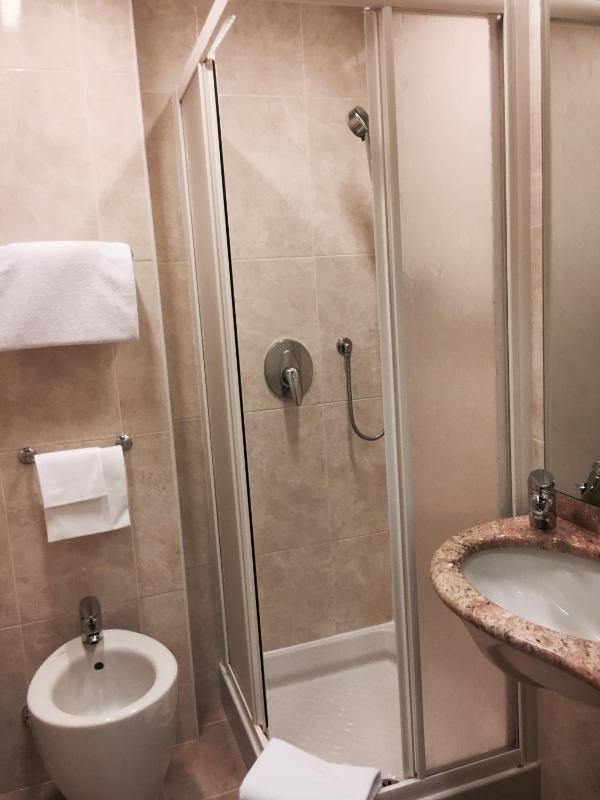 Single Room image 4