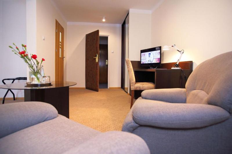 Deluxe King Room image 3