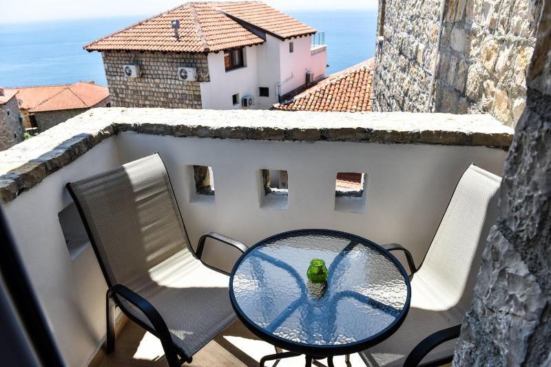 Studio with Sea View image 3