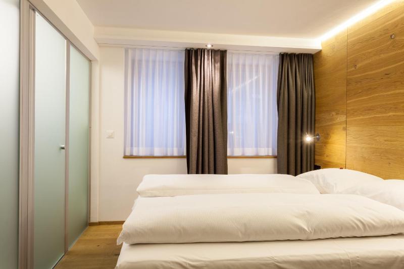 Deluxe Two-Bedroom Apartment image 2