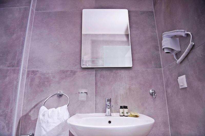 Superior Triple Room image 2