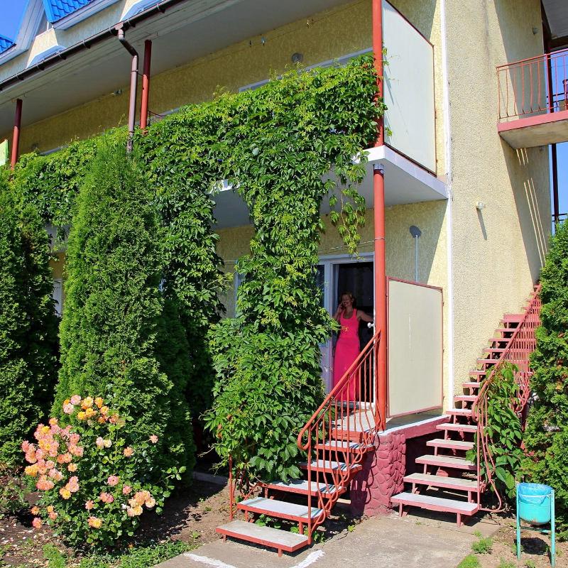 Quadruple Room with Balcony image 4