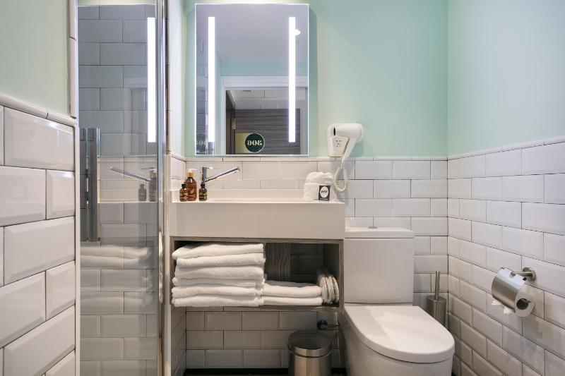 Small Double Room image 4