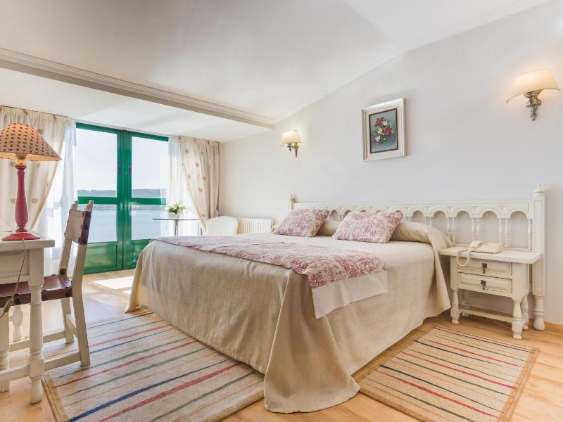 Superior Double Room image 3