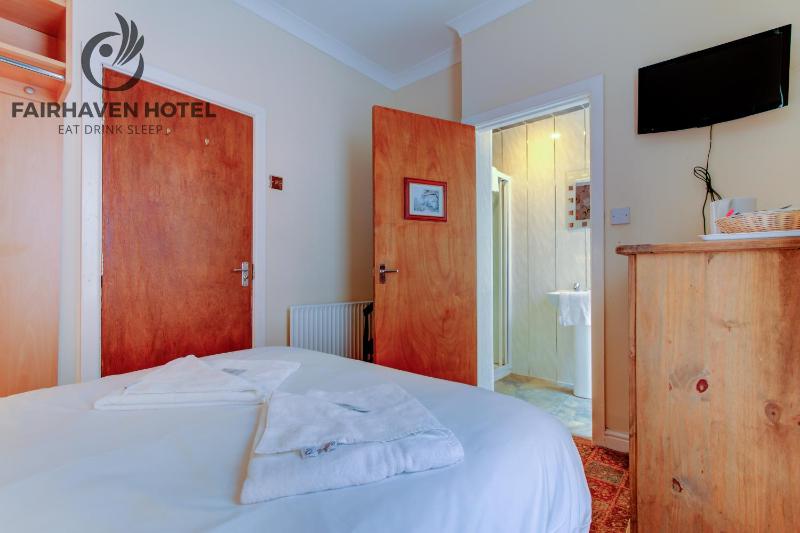 Double Room image 3