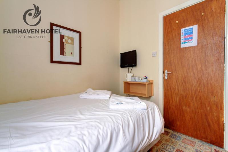 Small Double Room image 4