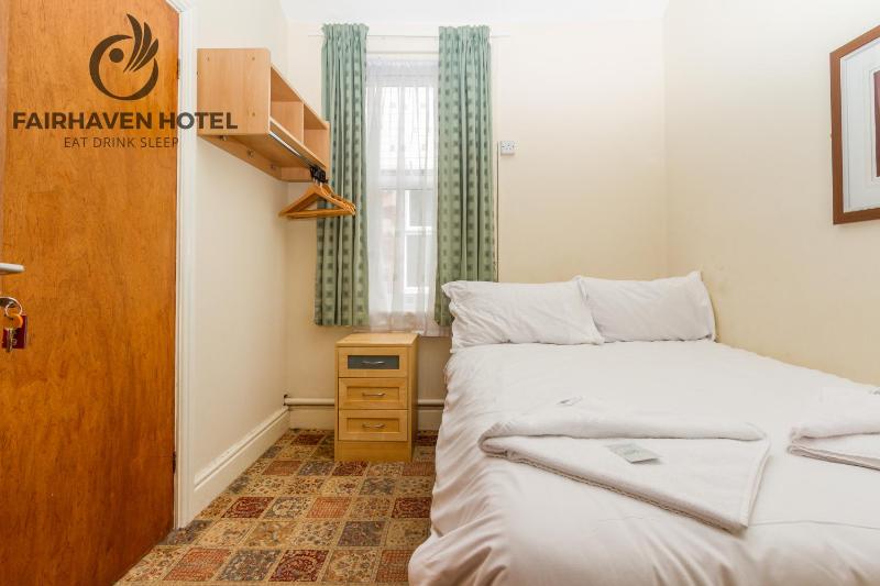 Small Double Room image 3