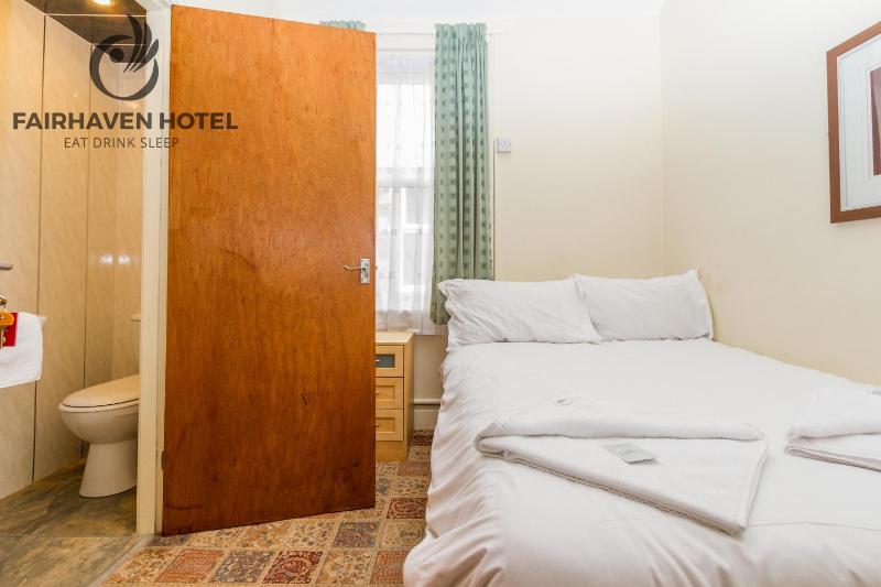 Small Double Room image 2