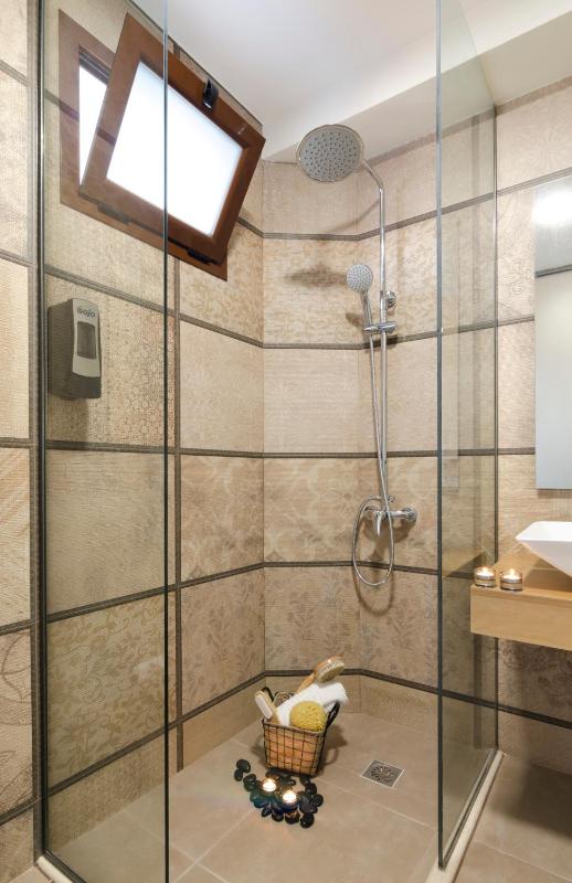 Superior One Bedroom Apartment with Pool View  image 2