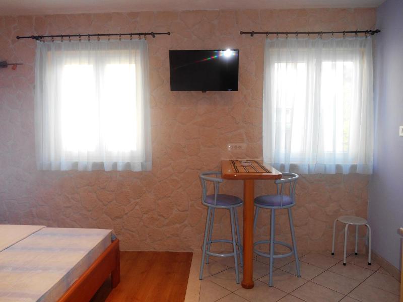 Studio Apartment image 3