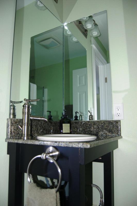 Quadruple Room image 4