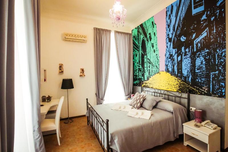 Standard Double Room image 4