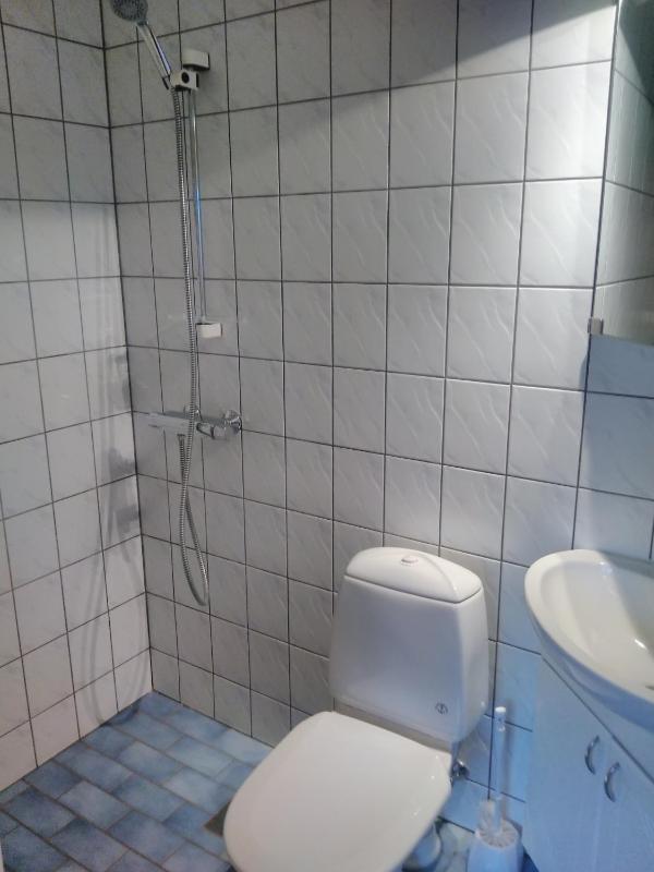 Twin Room with Bathroom image 4