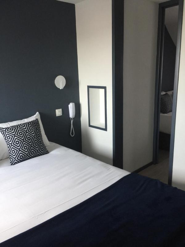 Standard Family Room image 1