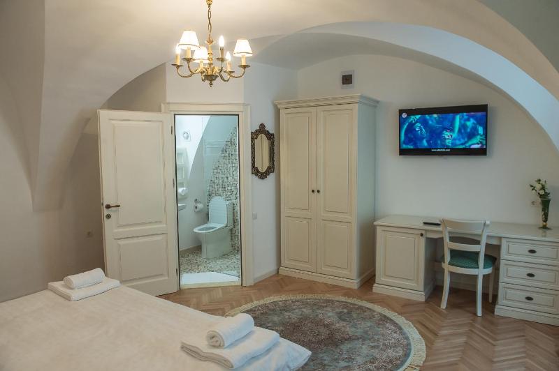 Baroc Deluxe House- Apartment & Room Sibiu Old Town - image 20