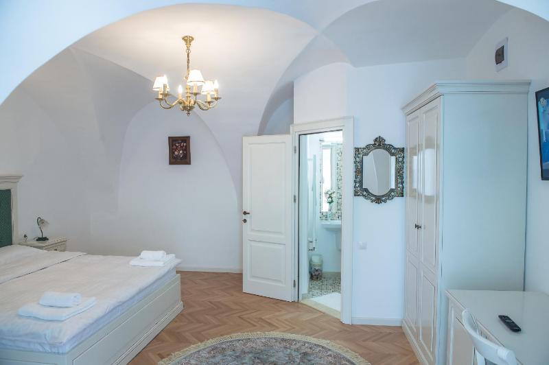 Baroc Deluxe House- Apartment & Room Sibiu Old Town - image 7