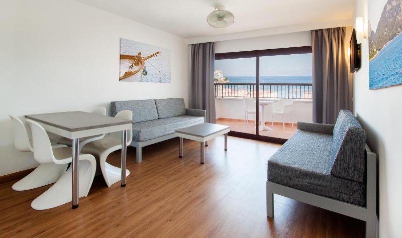 One-Bedroom Apartment with Terrace image 4