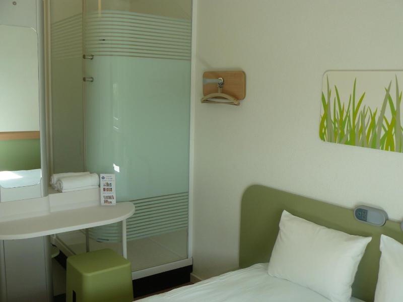 Standard Double Room image 2