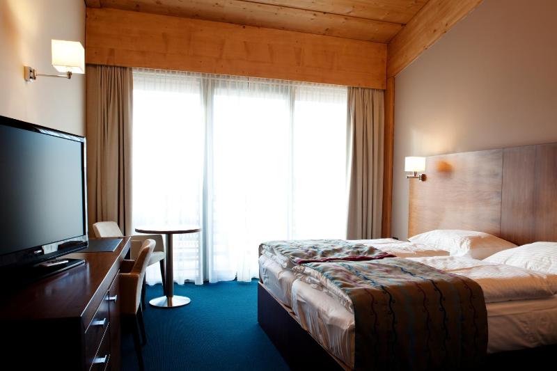 Deluxe Double or Twin Room with Balcony and Aquapark Included image 4