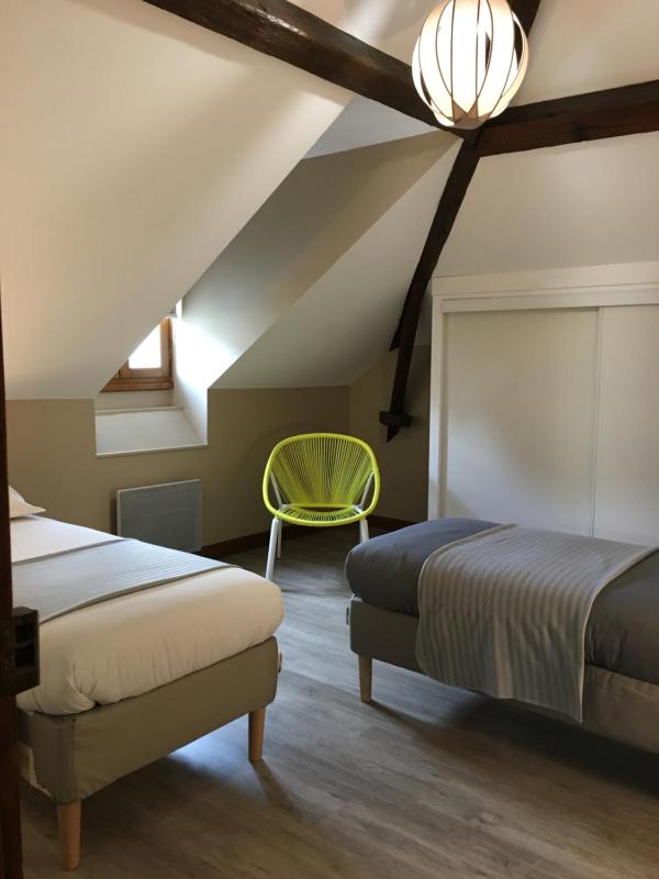 One-Bedroom Apartment image 3