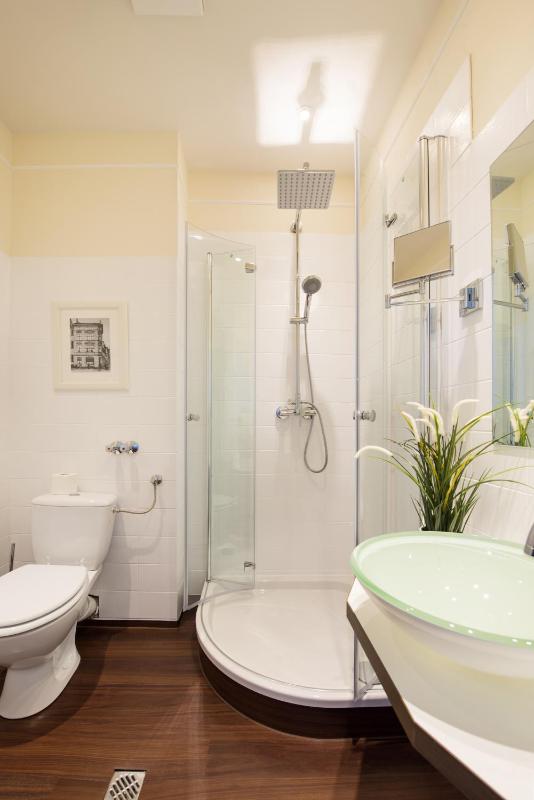 Standard Twin Room image 2