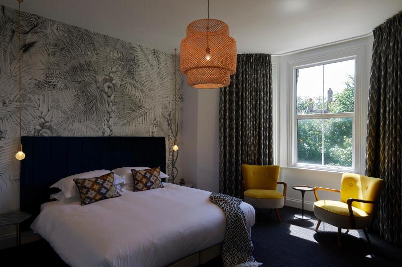 Deluxe Double Room image 3