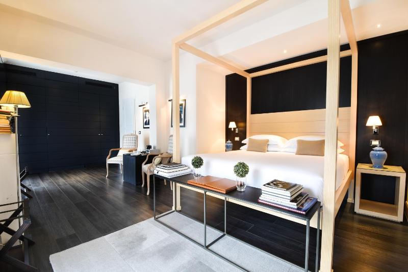 Superior Suite with Balcony image 3
