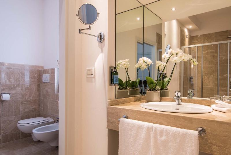 Junior Suite with Balcony image 2