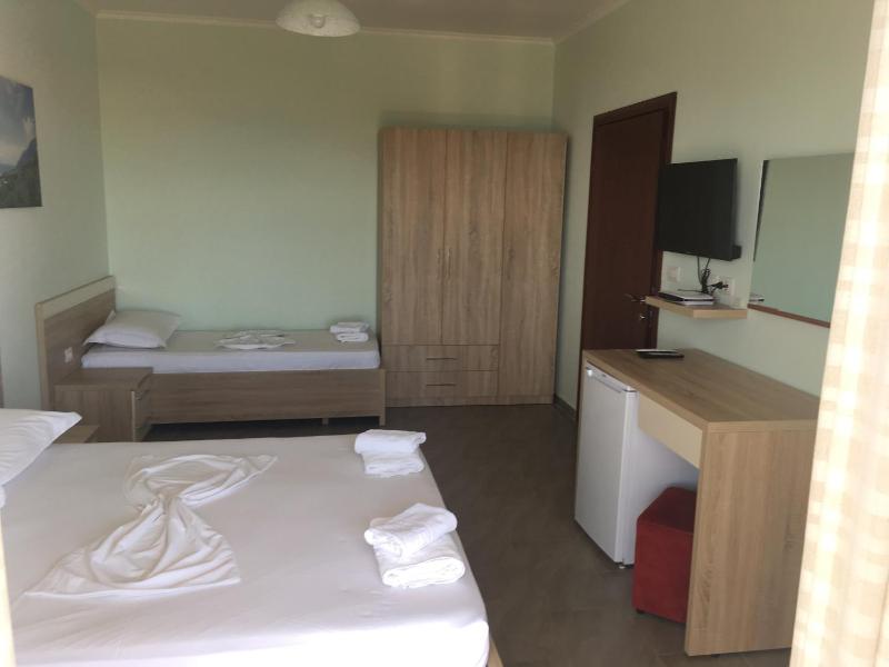 Quadruple Room with Sea View image 4