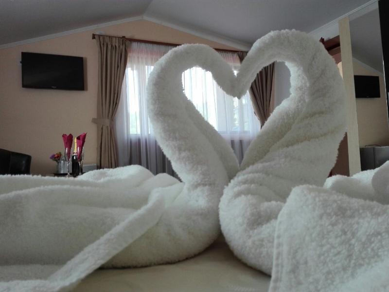 Double Room with Balcony image 2