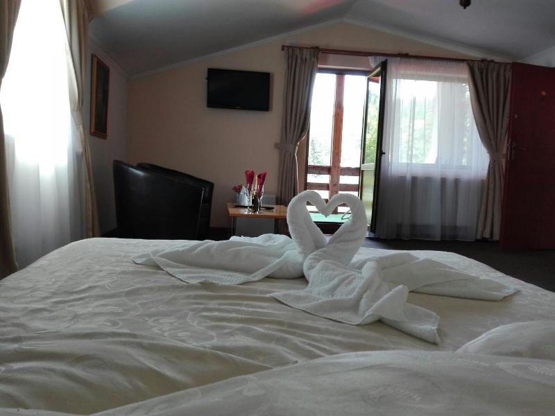 Double Room with Balcony image 4