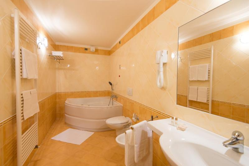 Hotel Capri Bardolino 3S - image 30