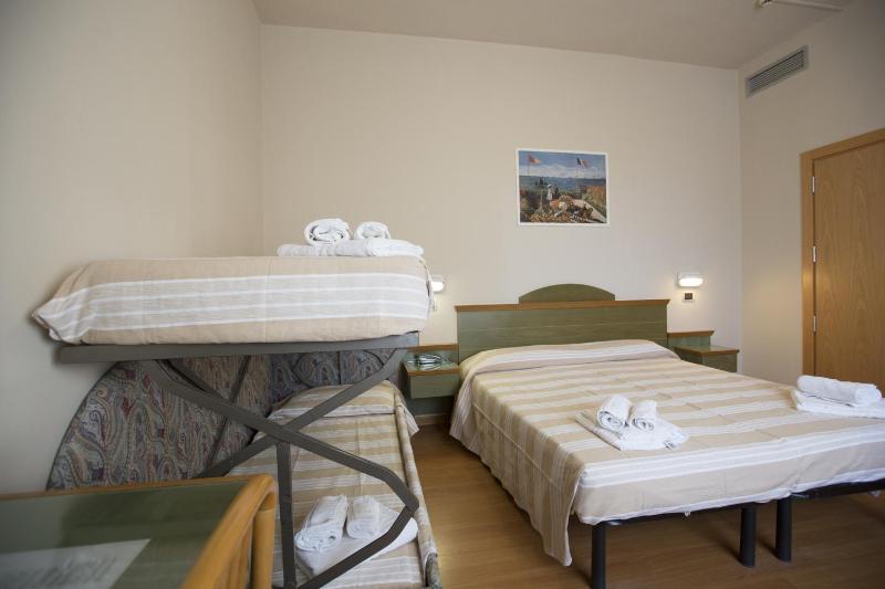 Quadruple Room image 3