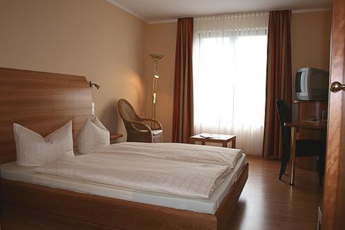 Double Room image 3