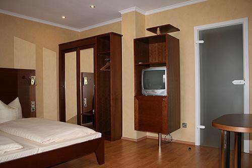 Single Room image 2