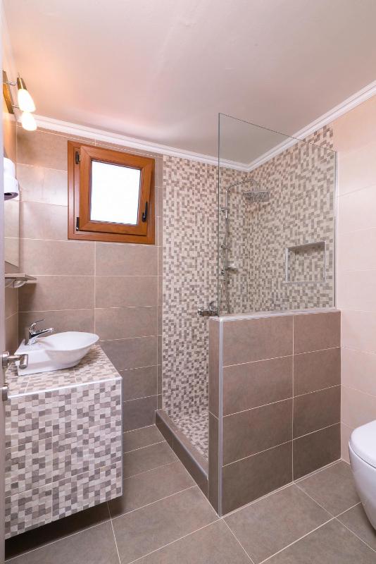 Double Room with Balcony and Sea View image 3