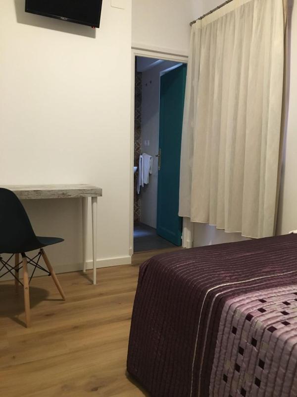 Double Room with Private Bathroom image 4