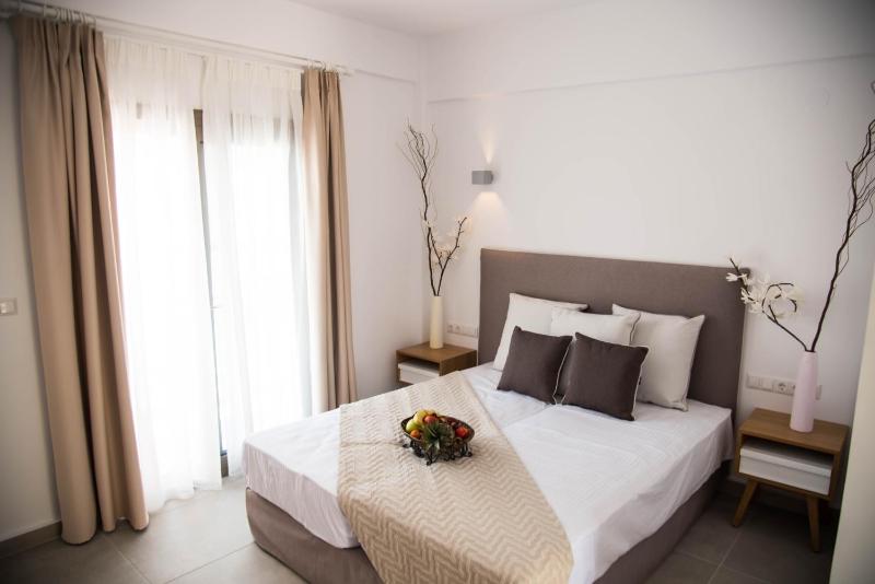Superior Triple Room image 3