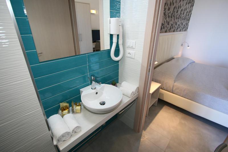 Superior One-Bedroom Apartment (4 Adults) image 3