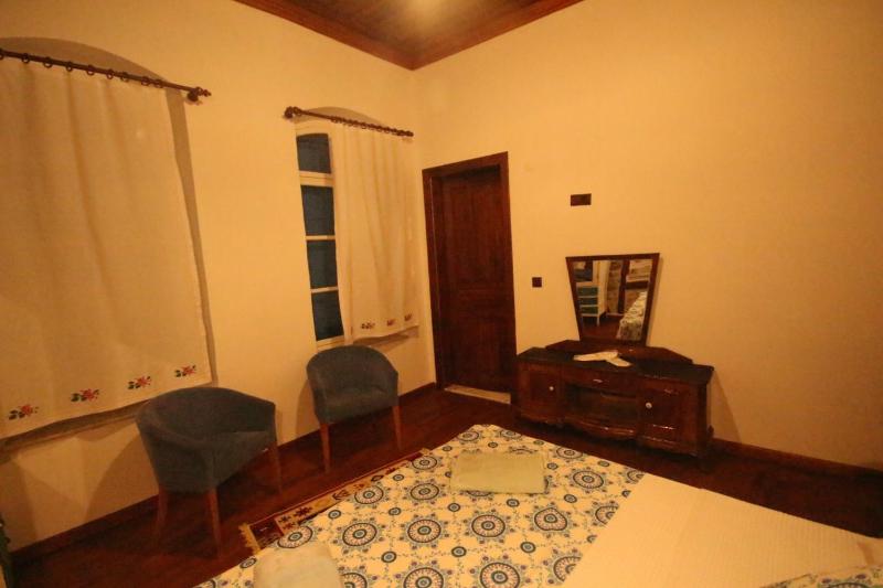 Deluxe Room image 2