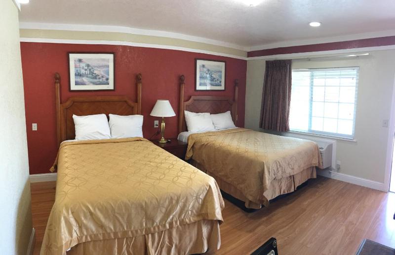 Double Room image 2