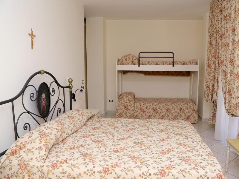 Quadruple Room image 3