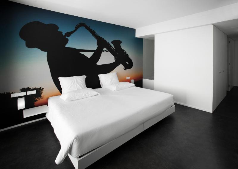 Suite with Spa Access image 1