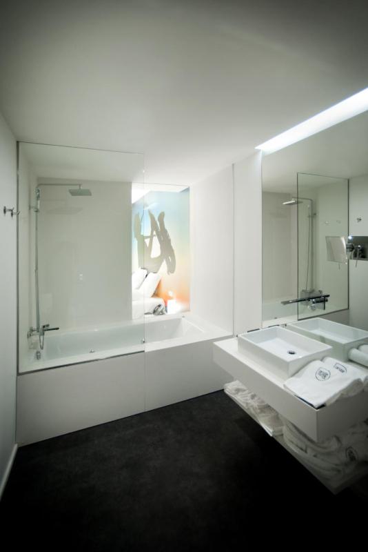 Suite with Spa Access image 2