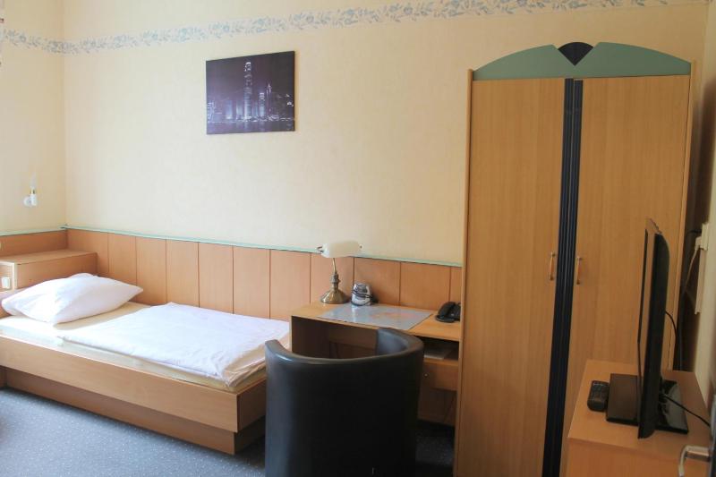 Studio Apartment with kitchen image 1