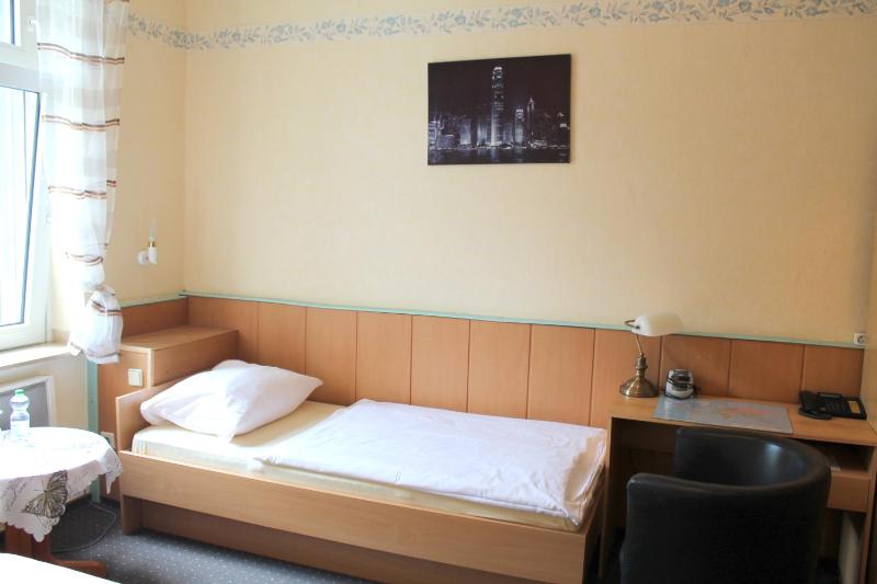 Studio Apartment with kitchen image 4