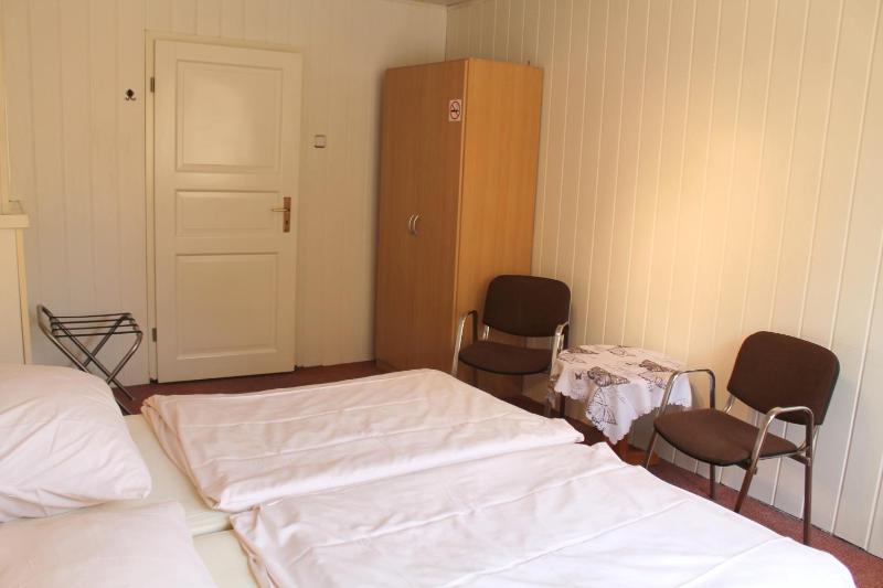 Family Room image 3
